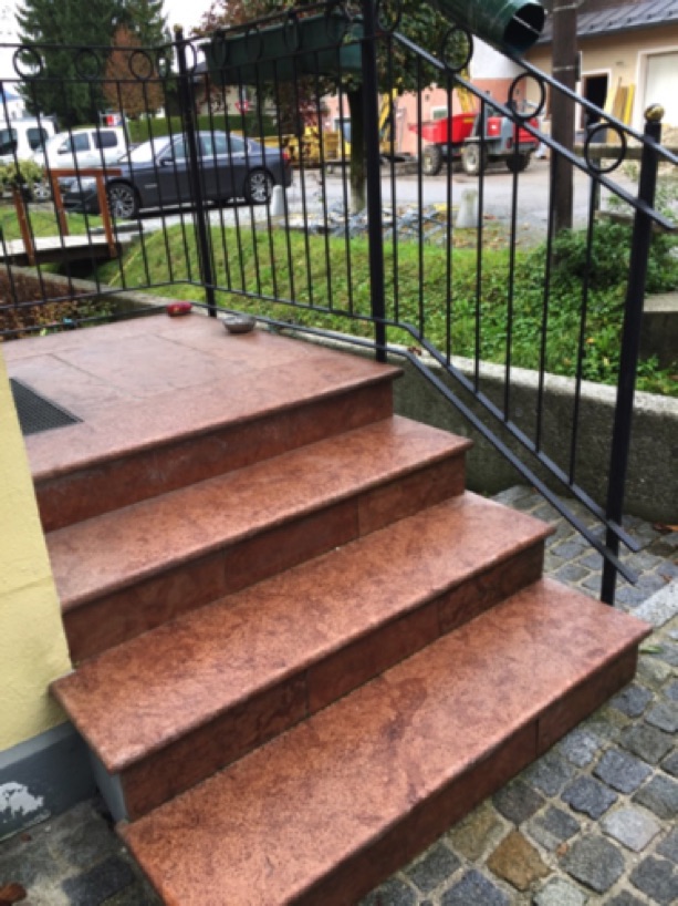 Tardosi vörös stokkolt+ kefés antik lépcső